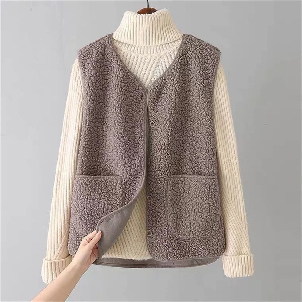 Faye | Luxe Button-Up Fleece Vest with Side Pockets for Women